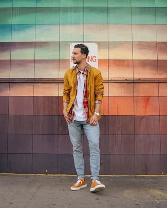 Comment porter une veste orange quand il fait chaud