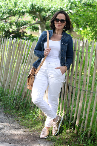 Comment porter des baskets basses en cuir orange