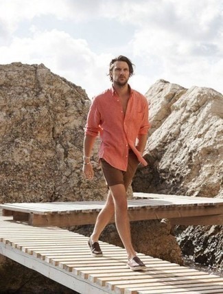Comment porter une chemise à manches longues orange