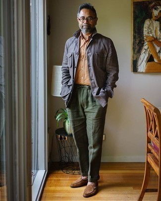 Comment porter une chemise à manches longues orange après 50 ans