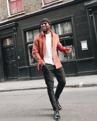 Comment porter une chemise à manches longues orange