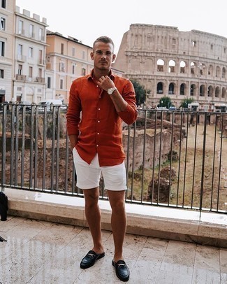 Comment porter une chemise à manches longues orange en été
