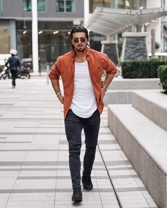 Comment porter une chemise à manches longues orange