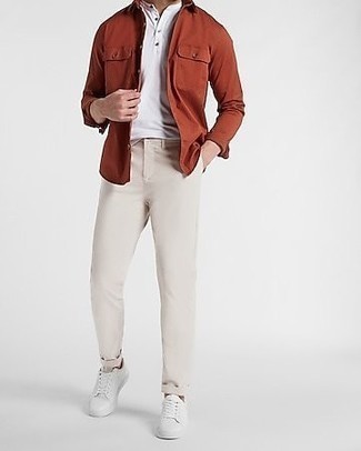 Comment porter une chemise à manches longues orange