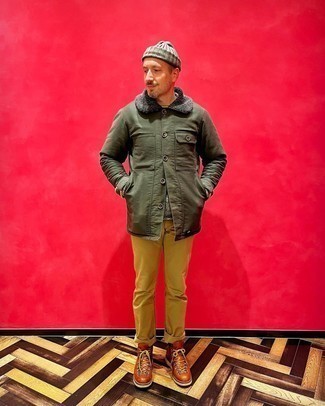 Comment porter un pantalon orange pour un style decontractés en automne