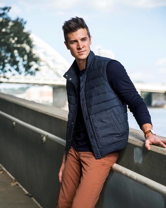 Comment porter un pantalon orange pour un style decontractés en automne