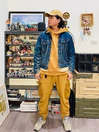 Comment porter un pantalon orange pour un style decontractés en automne