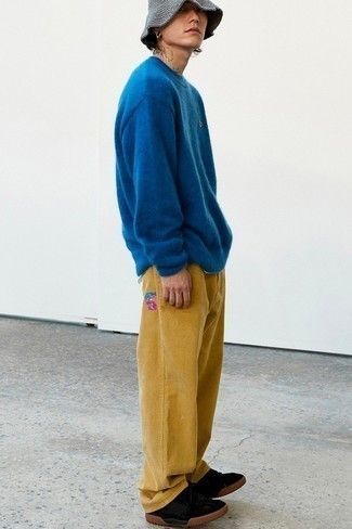 Comment porter un pantalon orange pour un style decontractés en automne