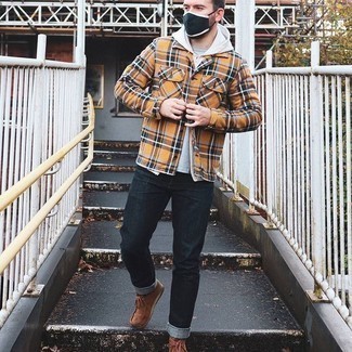 Comment porter une veste écossaise orange quand il fait chaud