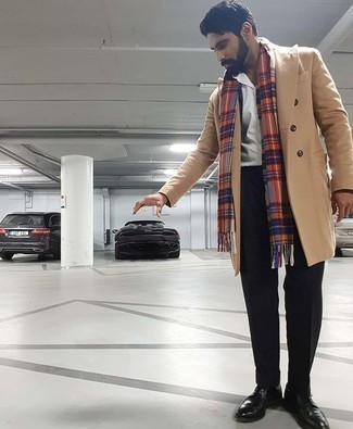 Comment porter une écharpe écossaise orange