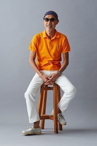 Comment porter un polo orange en été