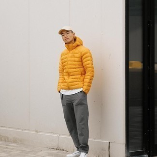 Comment porter une doudoune orange au printemps