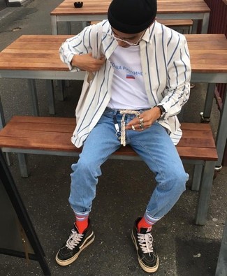 Comment porter des chaussettes orange quand il fait chaud
