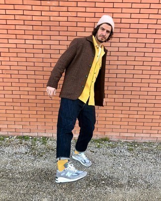 Comment porter des chaussettes orange pour un style decontractés quand il fait frais