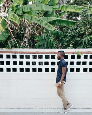 Comment porter une montre orange pour un style chic decontractés en été