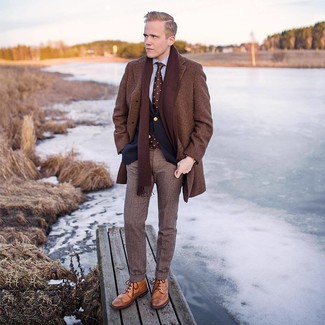 Comment porter un pardessus avec des bottes brogue