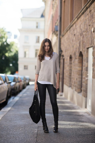 Comment porter un pull surdimensionné avec des bottines