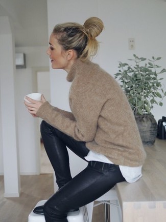 Comment porter un pull surdimensionné avec des bottines