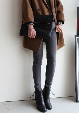 Comment porter un pull surdimensionné avec des bottines