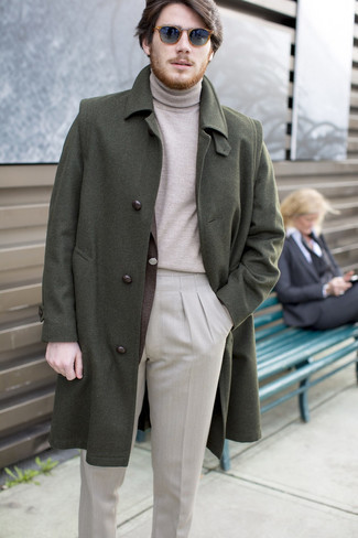 Comment porter un blazer marron foncé: L'association d'un blazer marron foncé et d'un pantalon de costume gris peut te démarquer de la foule.