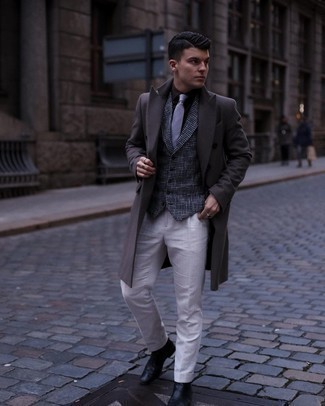 Un gilet à porter avec un pantalon blanc en hiver (8 tenues et looks)