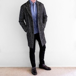 Comment porter un pardessus gris foncé à 30 ans: Harmonise un pardessus gris foncé avec un pantalon chino noir pour un look idéal au travail. Une paire de bottes de loisirs en cuir pourpre foncé est une option génial pour complèter cette tenue.