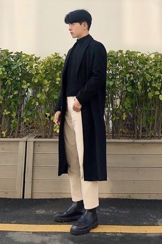 Comment s'habiller à 20 ans: Essaie d'harmoniser un pardessus noir avec un jean beige pour créer un look chic et décontracté. Une paire de bottines chelsea en cuir noires est une façon simple d'améliorer ton look.
