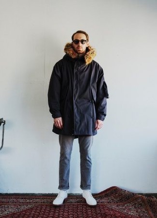Comment porter une parka avec un jean au printemps