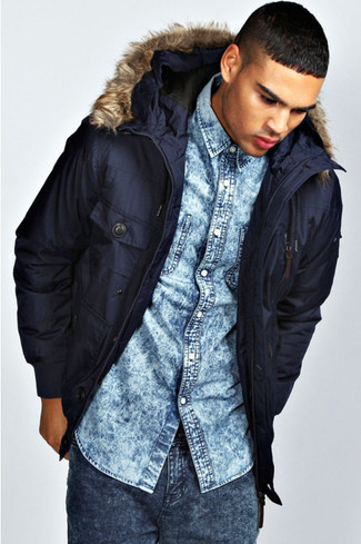 Comment porter une parka avec un jean au printemps