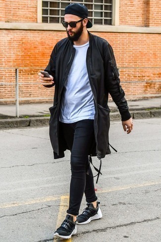 Comment porter une parka avec un jean au printemps