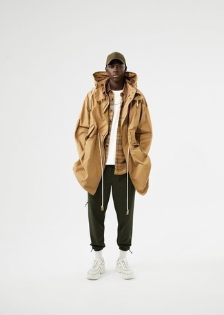 Comment porter une parka avec un pantalon de jogging