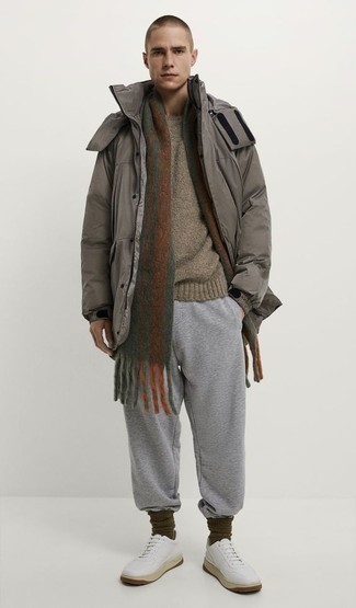 Comment porter une parka avec un pantalon de jogging