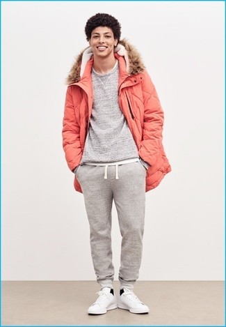 Comment porter une parka avec un pantalon de jogging