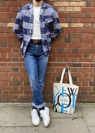 Comment porter un blazer à patchwork en été