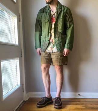 Comment porter un blazer à patchwork en été