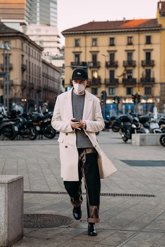 Comment porter un jean à patchwork pour un style chic decontractés quand il fait froid