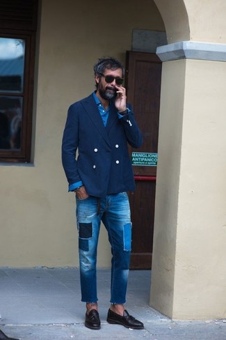 Comment porter un jean à patchwork en été à 30 ans