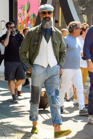 Comment porter un jean à patchwork pour un style chic decontractés quand il fait frais après 50 ans