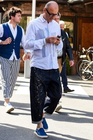Comment porter une chemise à manches longues à patchwork quand il fait chaud