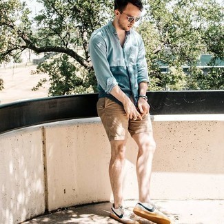 Comment porter une chemise à manches longues à patchwork quand il fait chaud