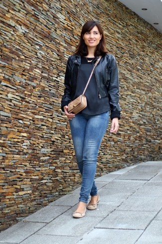 Comment porter un pendentif pour un style decontractés quand il fait chaud