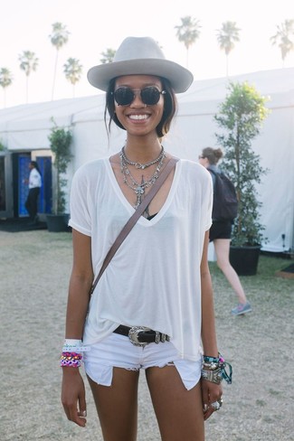Comment porter un bracelet rose