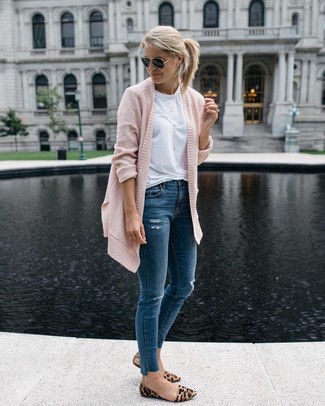 Comment porter un cardigan rose