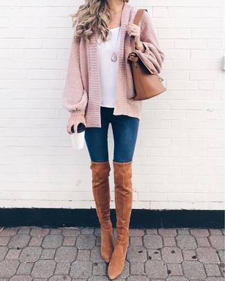 Comment porter un cardigan rose