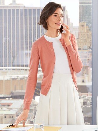 Comment porter un cardigan rose