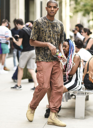 Comment porter un pantalon cargo rose