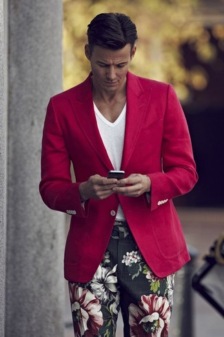 Comment porter une veste rose pour un style decontractés