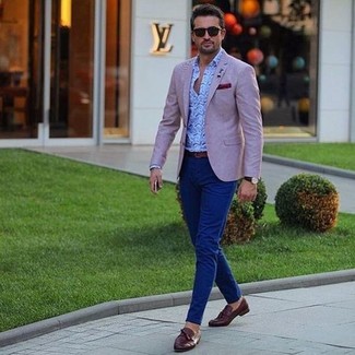 Comment porter une veste rose pour un style chic decontractés
