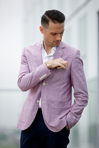 Comment porter une veste rose pour un style chic decontractés