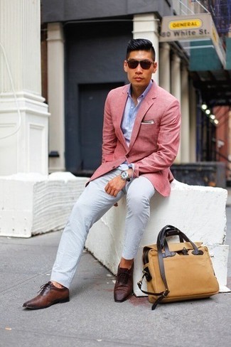 Comment porter une veste rose pour un style chic decontractés